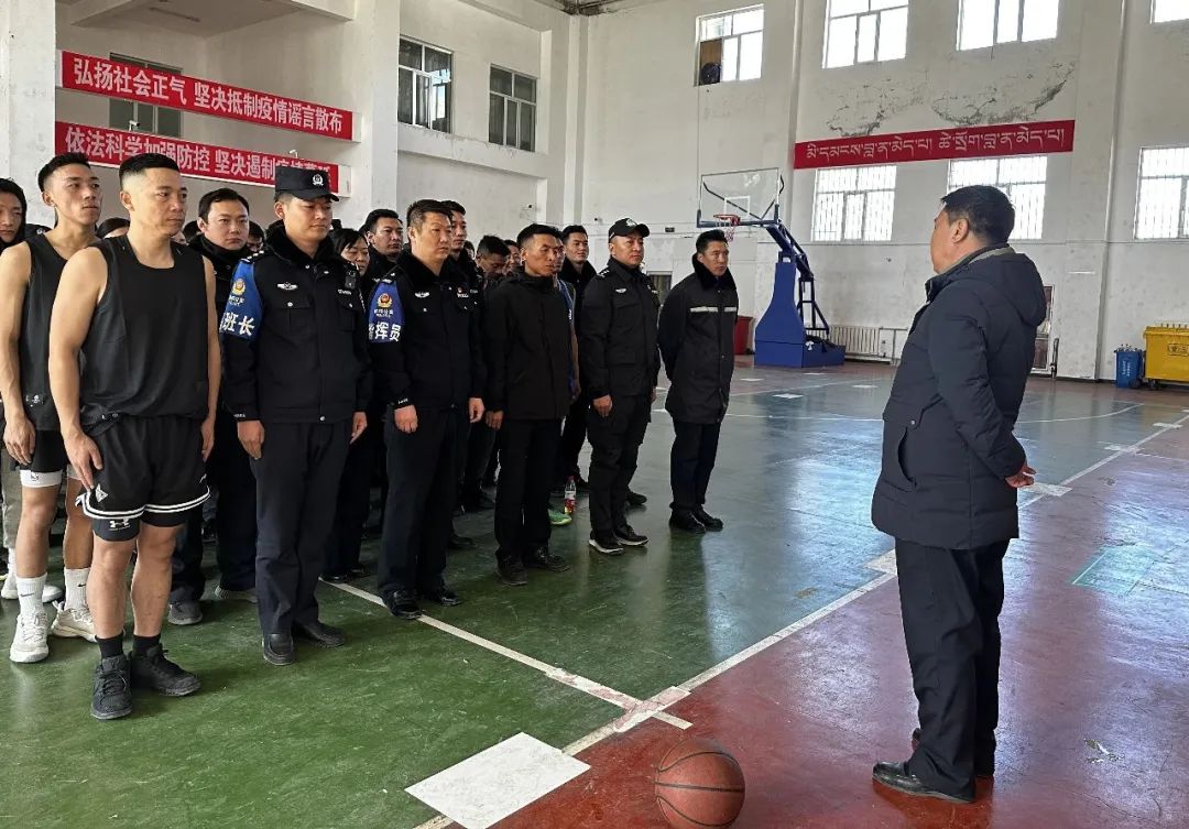 班玛县公安局举办“致敬警察节护航新征程”篮球赛