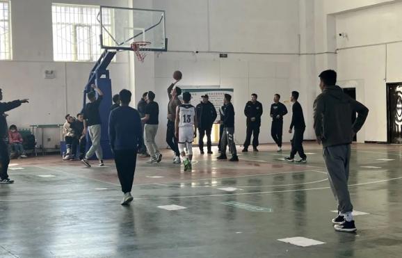 第 2 个：班玛县公安局举办“致敬警察节护航新征程”篮球赛