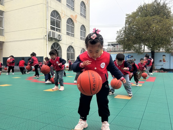 第 4 个：于港幼儿园打造特色运动教学  让孩子们玩转篮球“动起来”